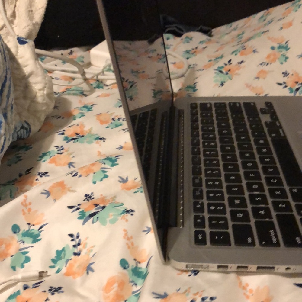 MacBook Pro - Picture 3 of 3